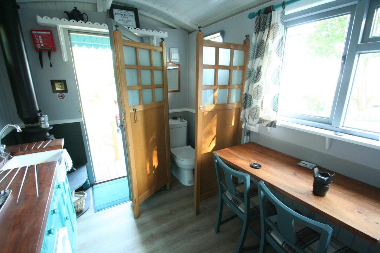 شقة Bronllys Farm Coastal Self-Catering لينيلي المظهر الخارجي الصورة