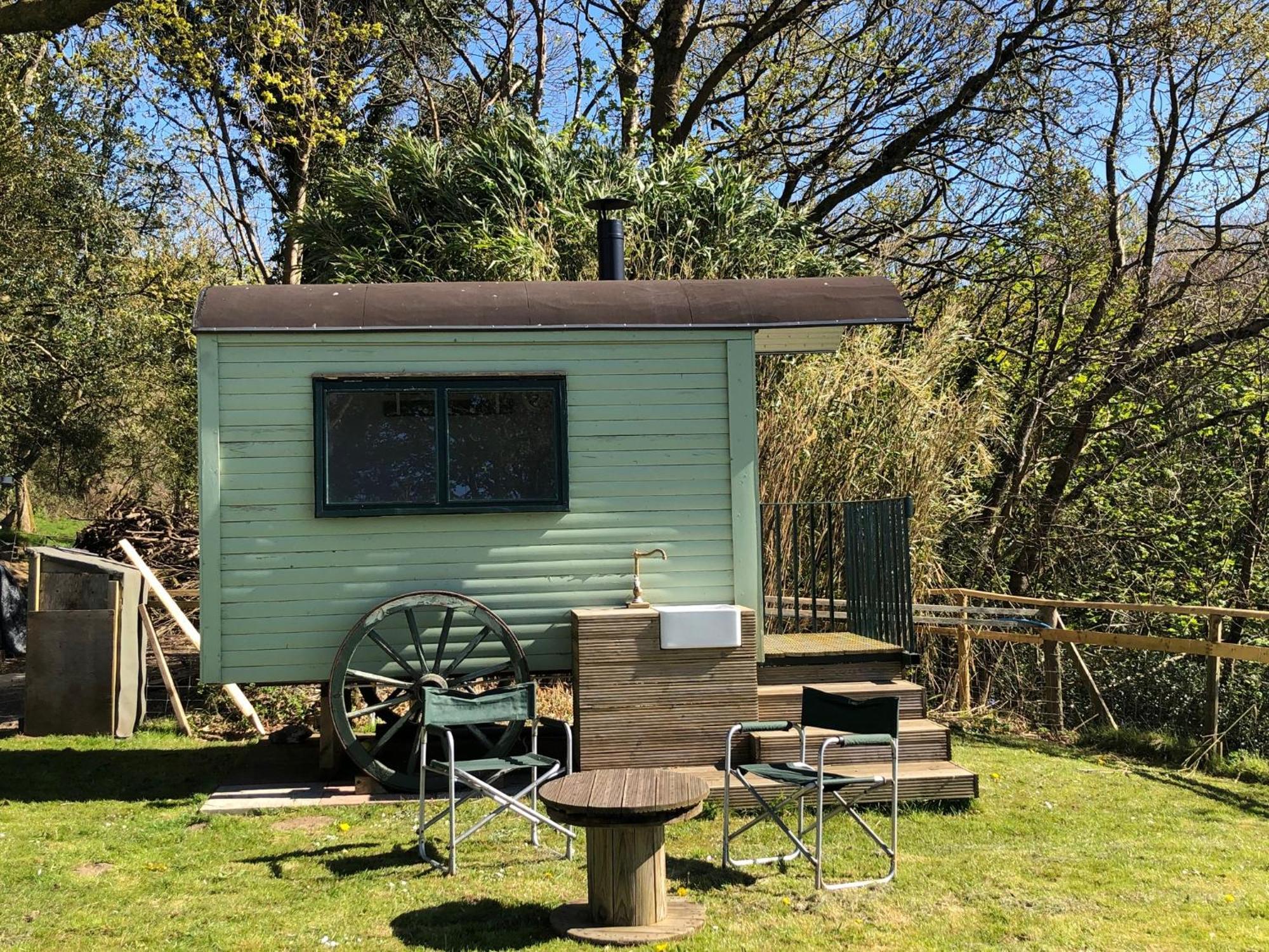 شقة Bronllys Farm Coastal Self-Catering لينيلي الغرفة الصورة