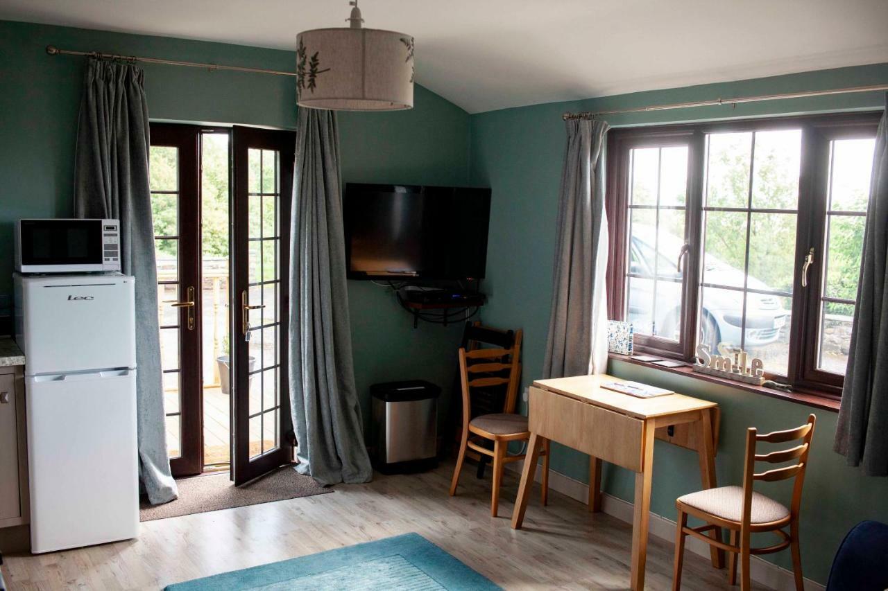 شقة Bronllys Farm Coastal Self-Catering لينيلي المظهر الخارجي الصورة